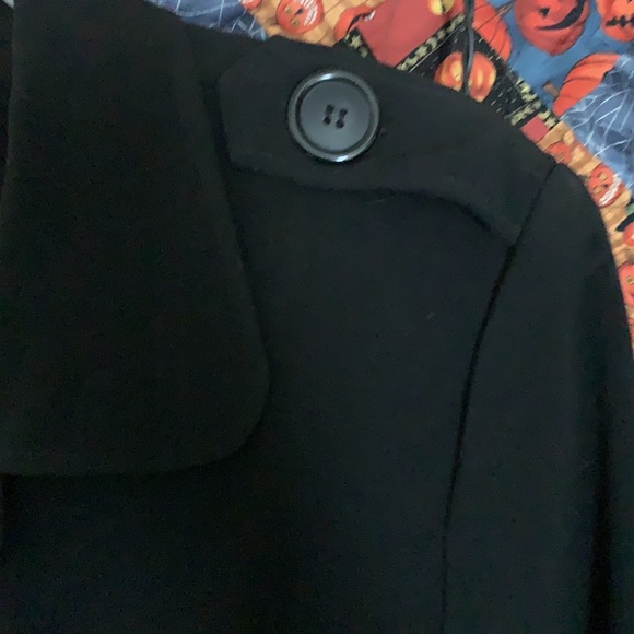 🚨SOLD ELSEWHERE!🚨Lightweight Button Tab Jacket - Picture 3 of 6